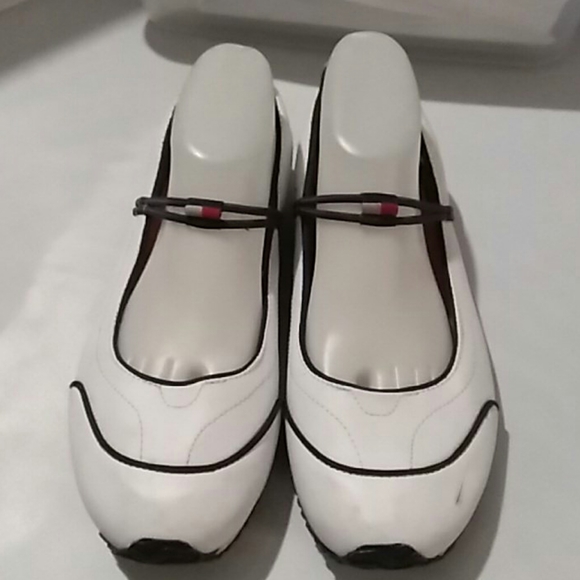 Tommy Hilfiger - Picture 2 of 6